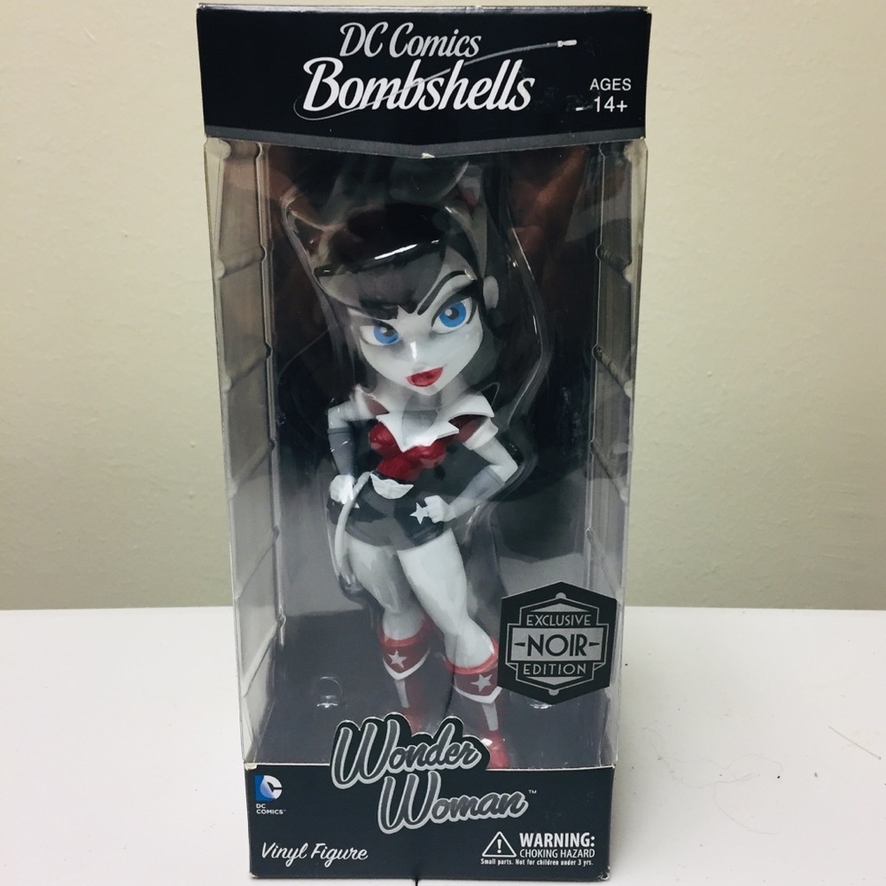 Wonder Woman DC Bombshells Exclusive Noir edition